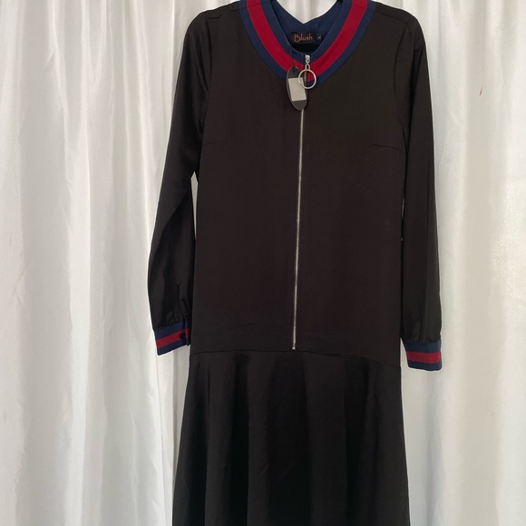 Cute silk like material dress - Picture 1 of 3